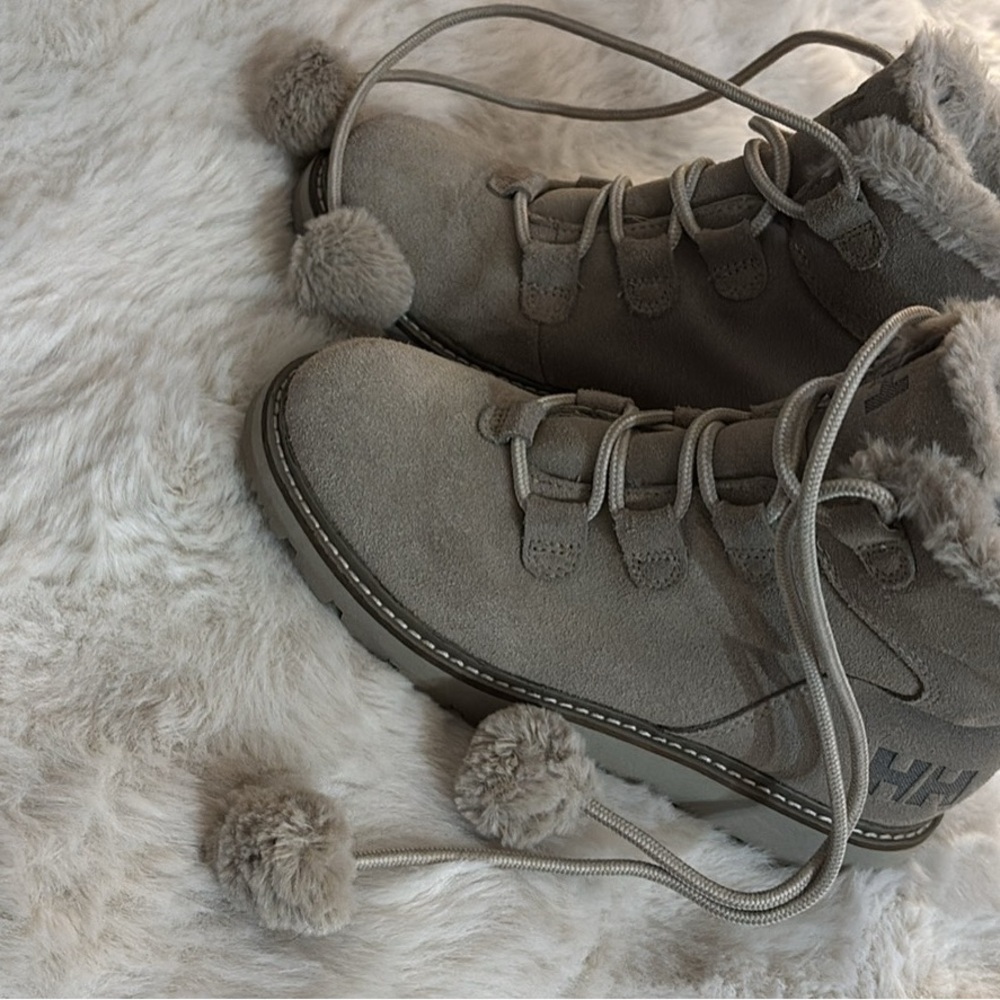 Women's Helly Hansen Fur-Lined Boots 6 NWOT